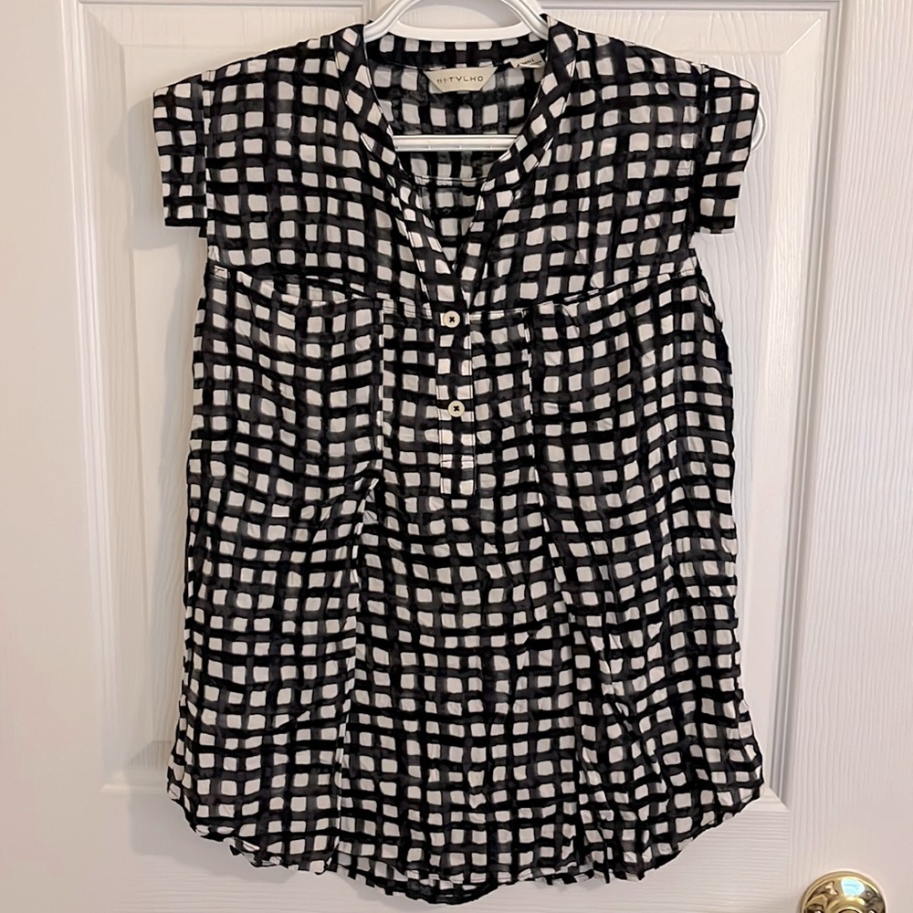 NWOT. TYLHO cap sleeve button down blouse. Size S.